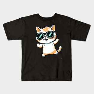 Cute ginger cat wearing sunglasses Kids T-Shirt